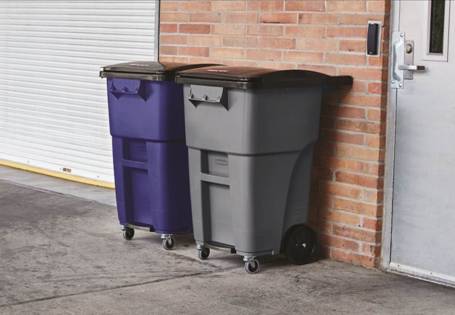 1971962-rcp-utility-refuse-brute-step-on-50g-gray-blue-rollout-with-caster-property-management-loading-dock-in-use_2