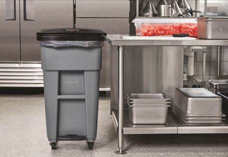 1971950-rcp-utility-refuse-brute-step-on-32g-gray-food-service-kitchen-in-use-4